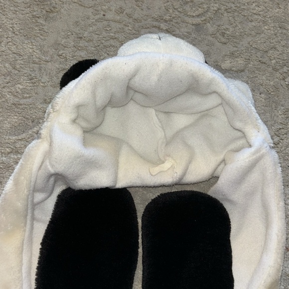 Panda Hat and Mittens - Picture 4 of 5